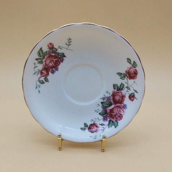 Clarence Tea Cup & Saucer -Red Flowers Pattern 734/67 - Picture 9 of 11